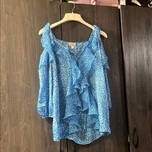 Hot in Hollywood blue and white blouse size medium